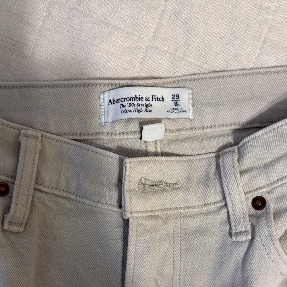 Abercrombie & Fitch Beige CURVE LOVE Ultra High Rise Jeans, 90’s Straight